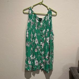 PRICE DROP! Green & pink floral Torrid sleeveless crinkle top size 3